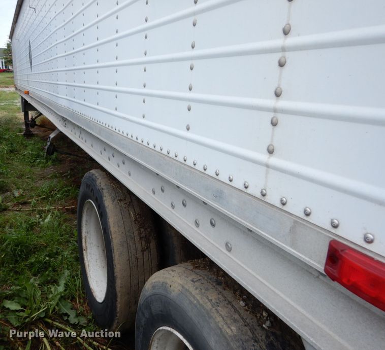 image for item II9555 1998 Wilson DWH-400  grain trailer