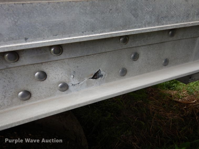 image for item II9555 1998 Wilson DWH-400  grain trailer