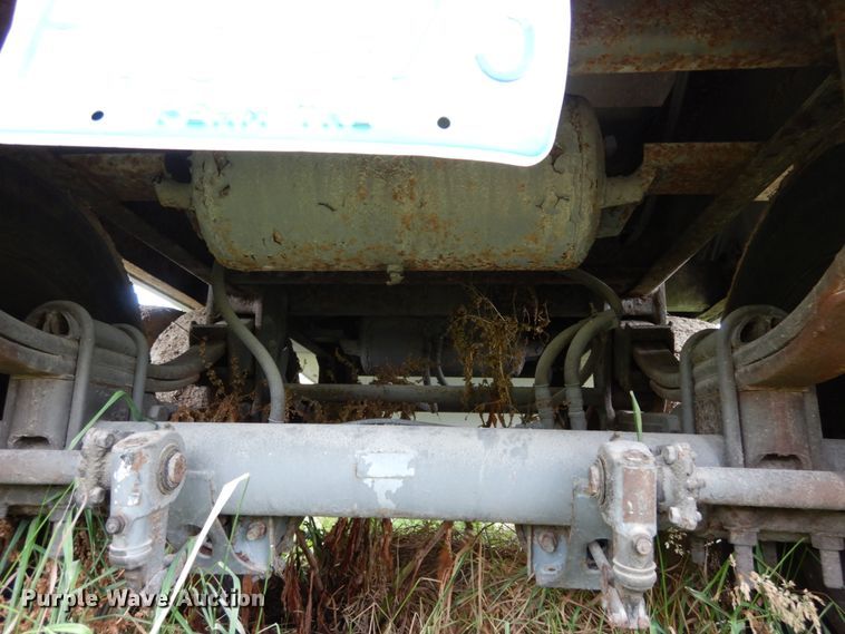 image for item II9555 1998 Wilson DWH-400  grain trailer