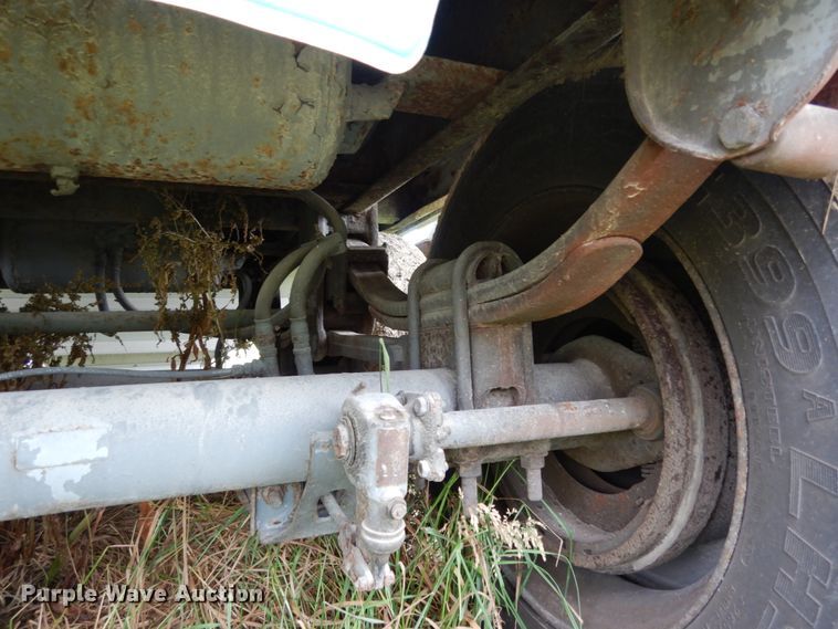 image for item II9555 1998 Wilson DWH-400  grain trailer