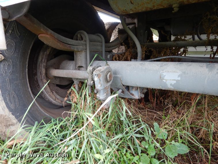 image for item II9555 1998 Wilson DWH-400  grain trailer