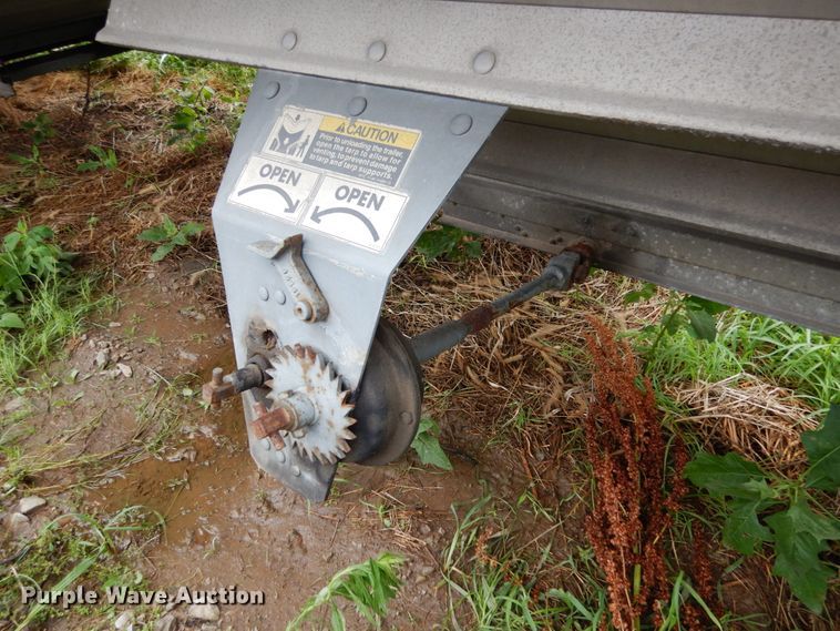 image for item II9555 1998 Wilson DWH-400  grain trailer