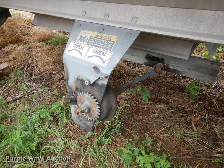 image for item II9555 1998 Wilson DWH-400  grain trailer