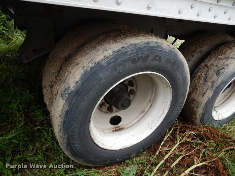 image for item II9555 1998 Wilson DWH-400  grain trailer