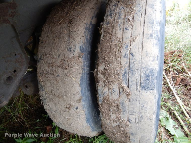 image for item II9555 1998 Wilson DWH-400  grain trailer