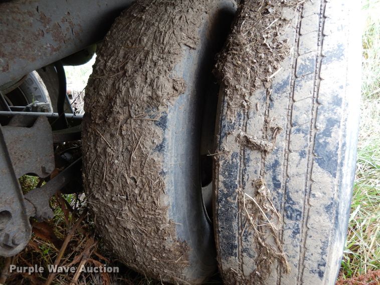 image for item II9555 1998 Wilson DWH-400  grain trailer