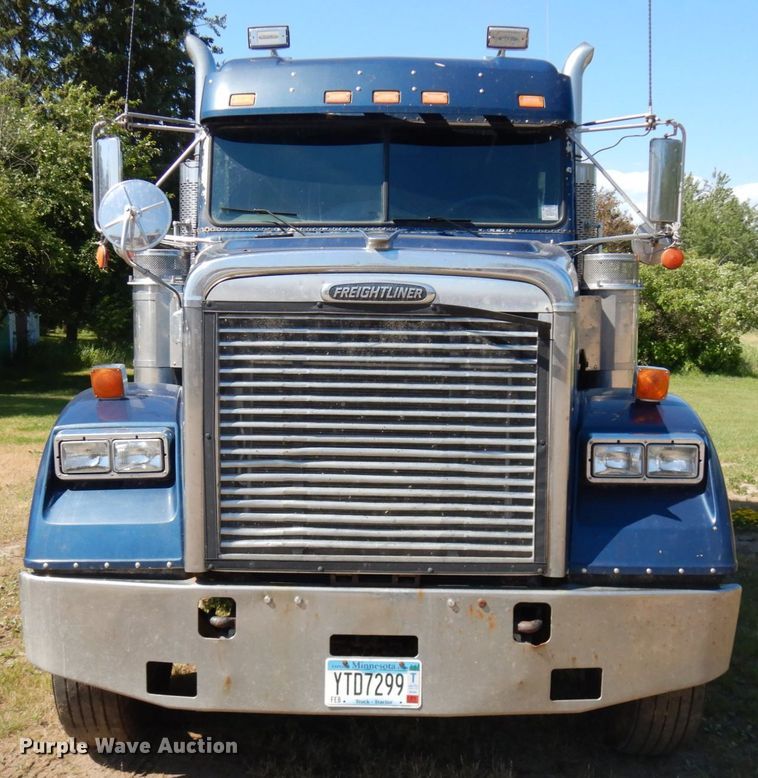 image for item IL9840 2004 Freightliner Classic  semi truck