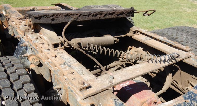 image for item IL9840 2004 Freightliner Classic  semi truck