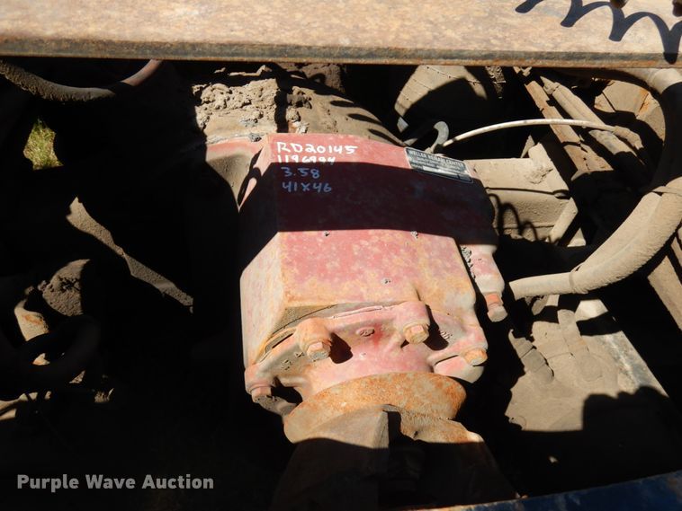 image for item IL9840 2004 Freightliner Classic  semi truck