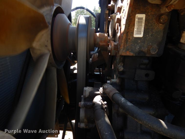 image for item IL9840 2004 Freightliner Classic  semi truck