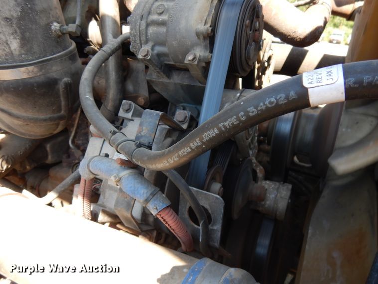 image for item IL9840 2004 Freightliner Classic  semi truck