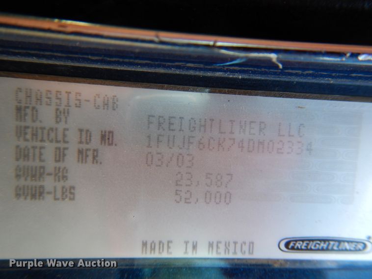 image for item IL9840 2004 Freightliner Classic  semi truck