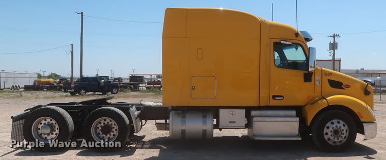 image for item IO9189 2016 Peterbilt 579  semi truck