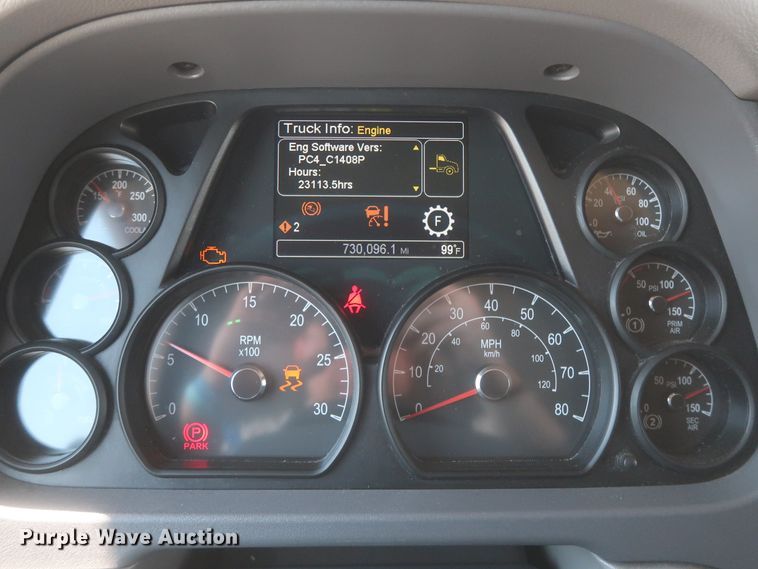 image for item IO9189 2016 Peterbilt 579  semi truck