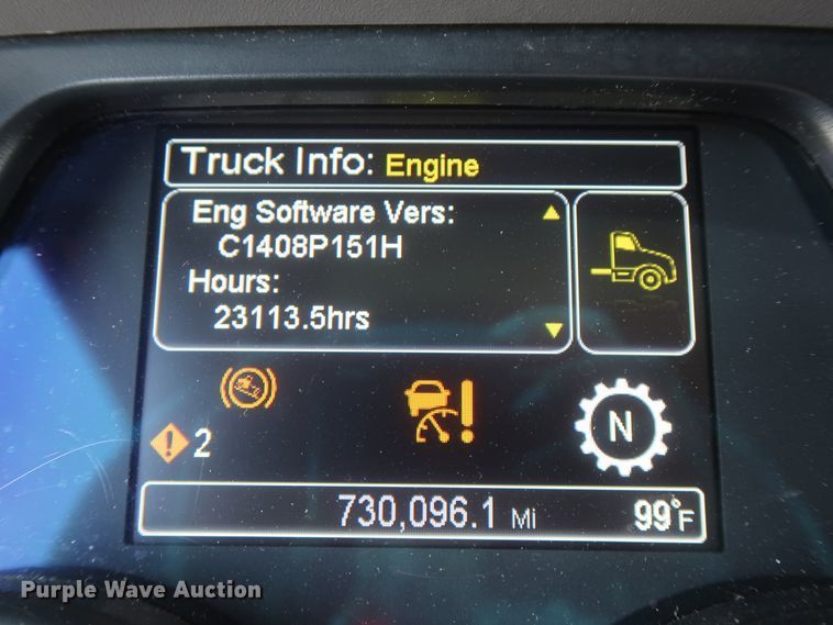 image for item IO9189 2016 Peterbilt 579  semi truck