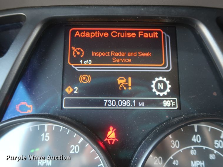 image for item IO9189 2016 Peterbilt 579  semi truck