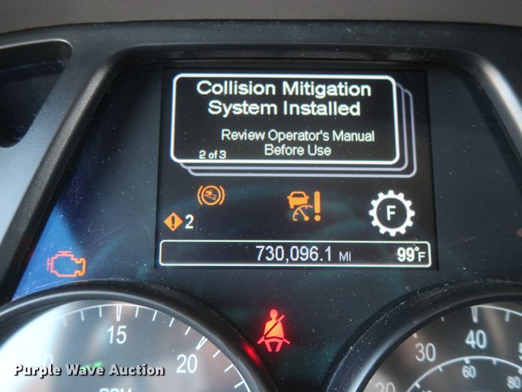 image for item IO9189 2016 Peterbilt 579  semi truck