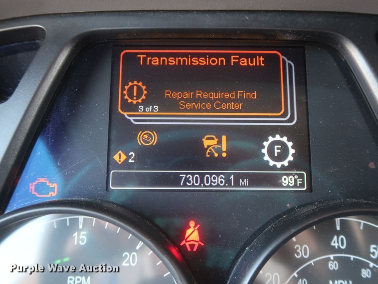 image for item IO9189 2016 Peterbilt 579  semi truck