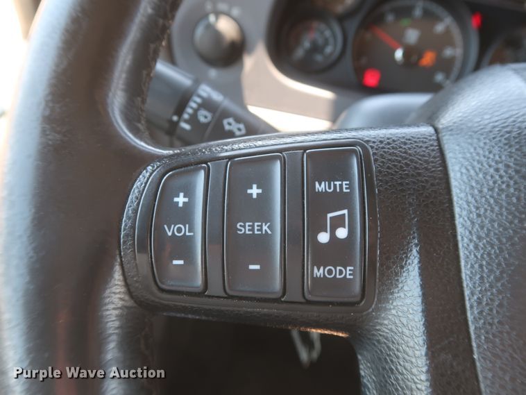 image for item IO9189 2016 Peterbilt 579  semi truck