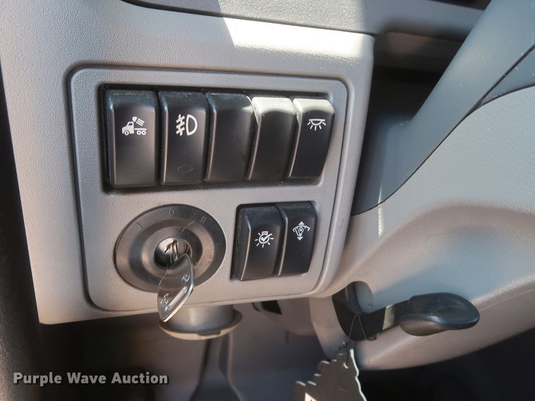 image for item IO9189 2016 Peterbilt 579  semi truck