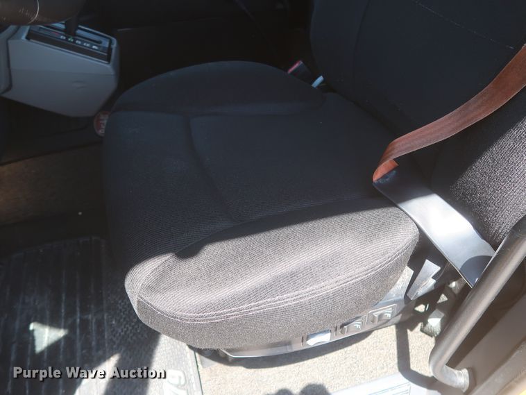 image for item IO9189 2016 Peterbilt 579  semi truck