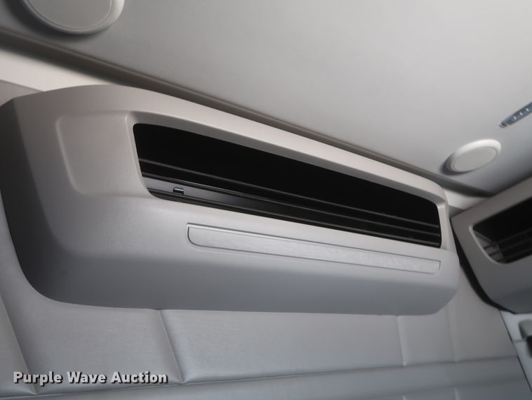 image for item IO9189 2016 Peterbilt 579  semi truck