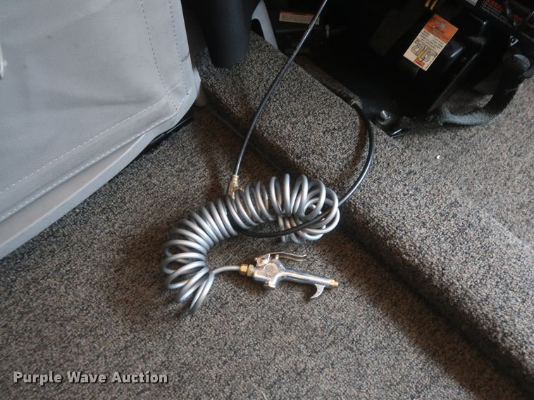 image for item IO9189 2016 Peterbilt 579  semi truck