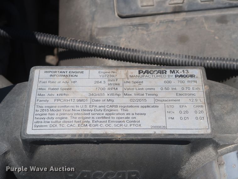 image for item IO9189 2016 Peterbilt 579  semi truck