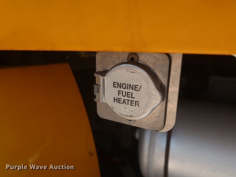 image for item IO9189 2016 Peterbilt 579  semi truck