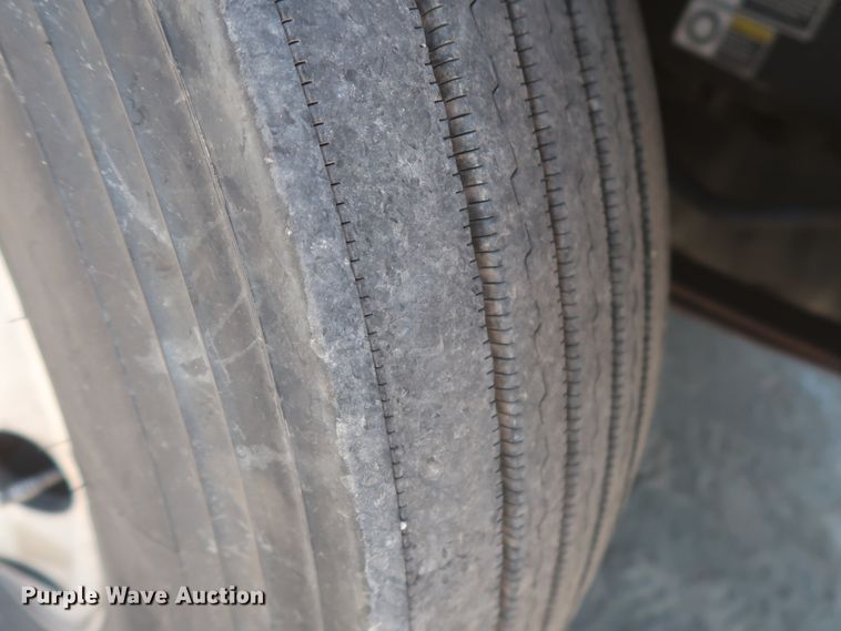 image for item IO9189 2016 Peterbilt 579  semi truck