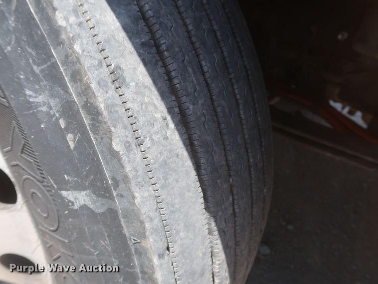 image for item IO9189 2016 Peterbilt 579  semi truck