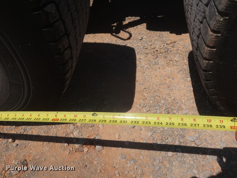 image for item IO9189 2016 Peterbilt 579  semi truck