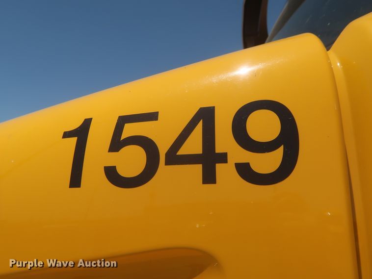 image for item IO9189 2016 Peterbilt 579  semi truck