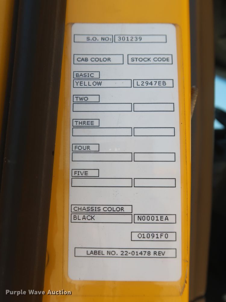 image for item IO9189 2016 Peterbilt 579  semi truck