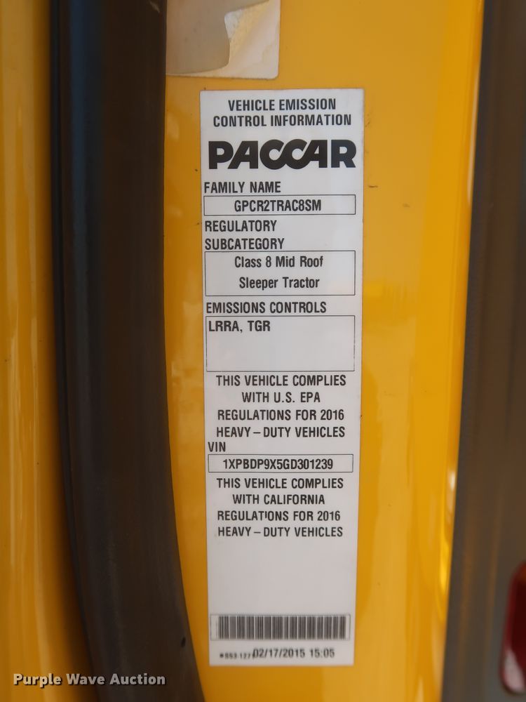 image for item IO9189 2016 Peterbilt 579  semi truck