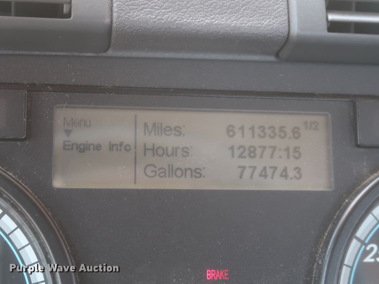 image for item IO9191 2016 Freightliner Cascadia 125  semi truck