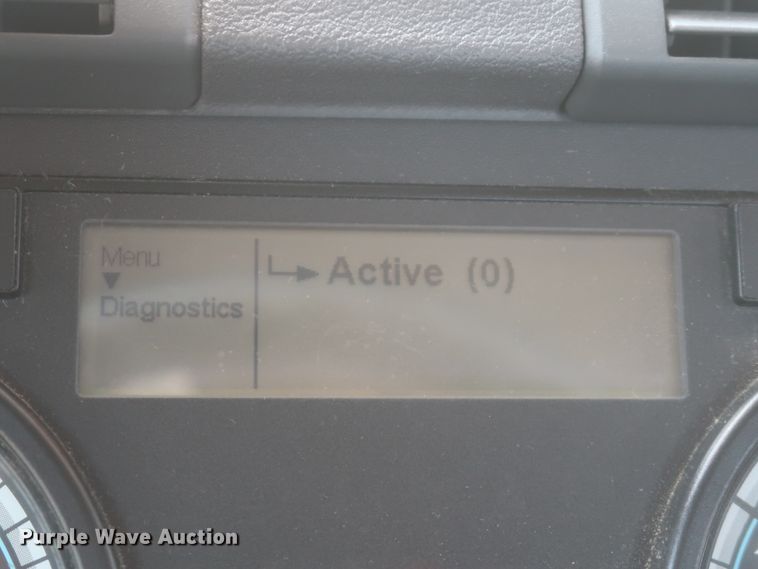 image for item IO9191 2016 Freightliner Cascadia 125  semi truck