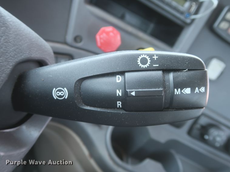 image for item IO9191 2016 Freightliner Cascadia 125  semi truck