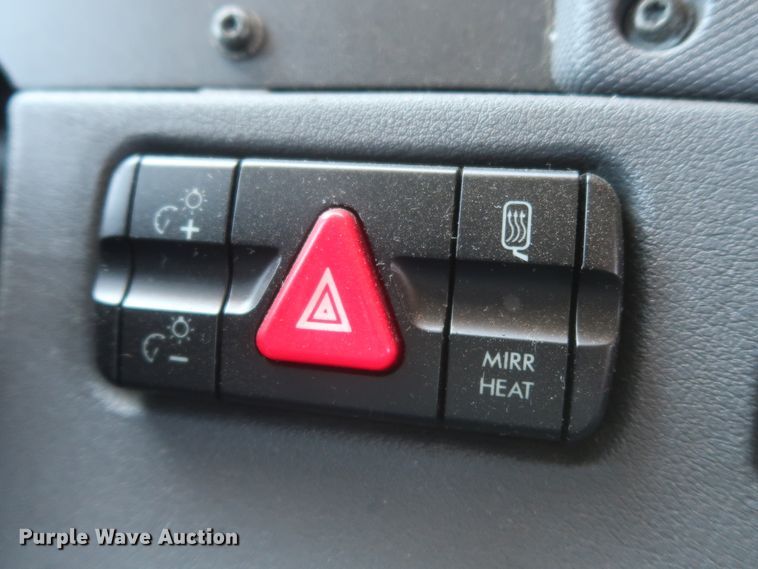 image for item IO9191 2016 Freightliner Cascadia 125  semi truck