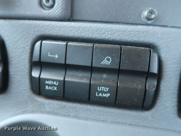 image for item IO9191 2016 Freightliner Cascadia 125  semi truck