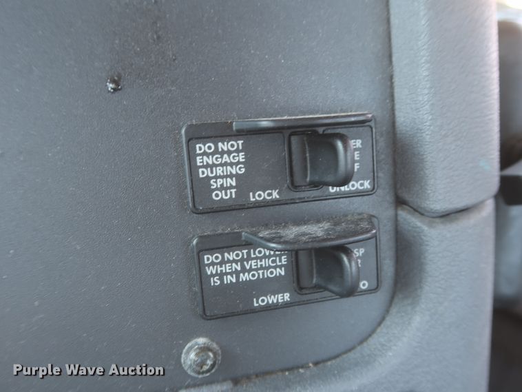 image for item IO9191 2016 Freightliner Cascadia 125  semi truck