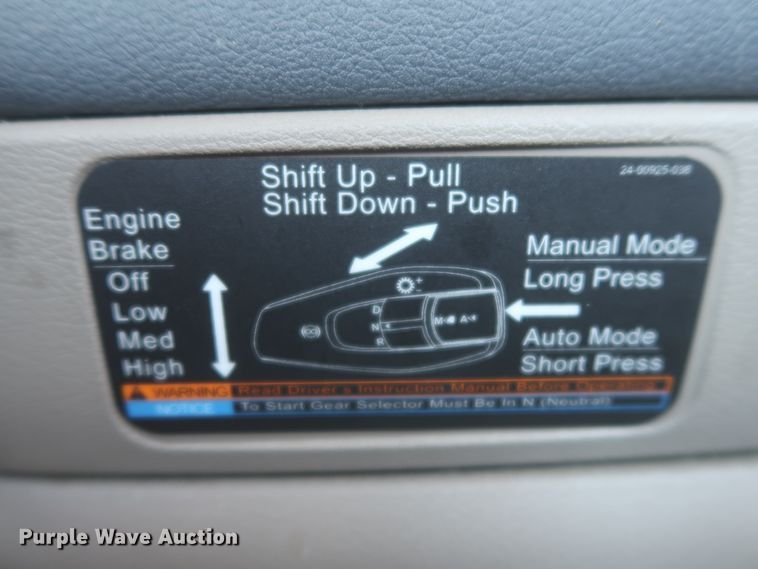 image for item IO9191 2016 Freightliner Cascadia 125  semi truck