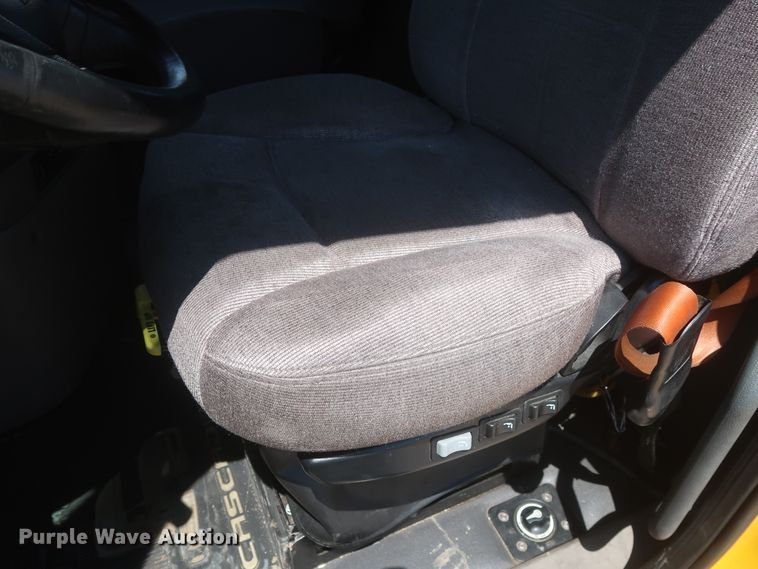 image for item IO9191 2016 Freightliner Cascadia 125  semi truck