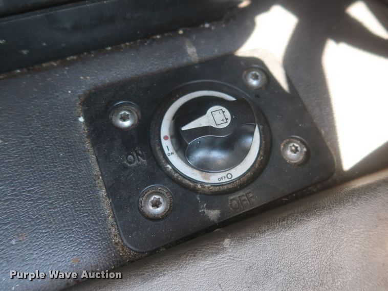 image for item IO9191 2016 Freightliner Cascadia 125  semi truck