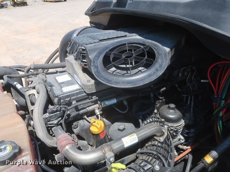 image for item IO9191 2016 Freightliner Cascadia 125  semi truck