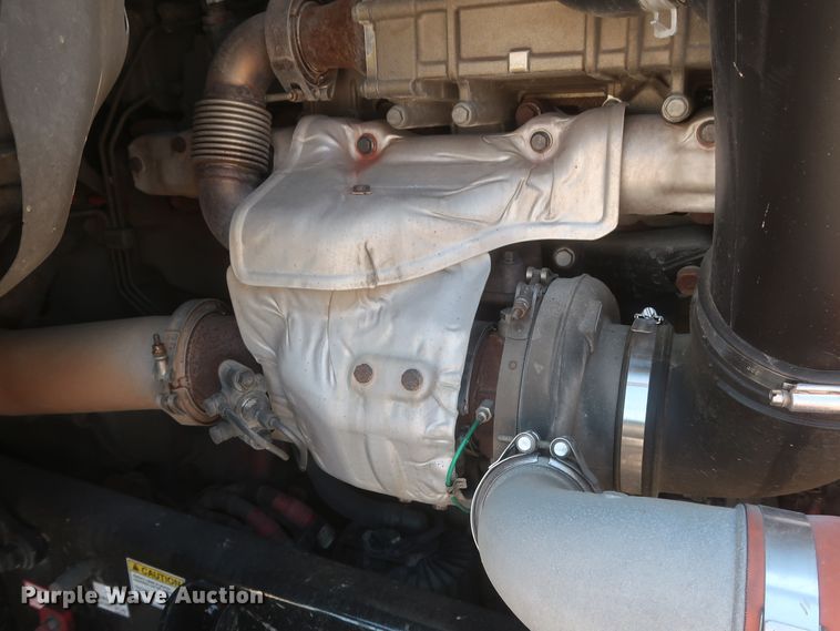 image for item IO9191 2016 Freightliner Cascadia 125  semi truck