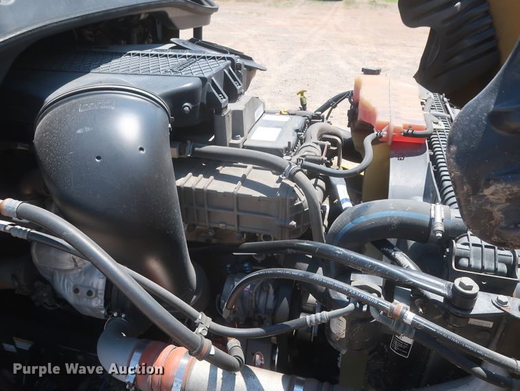 image for item IO9191 2016 Freightliner Cascadia 125  semi truck