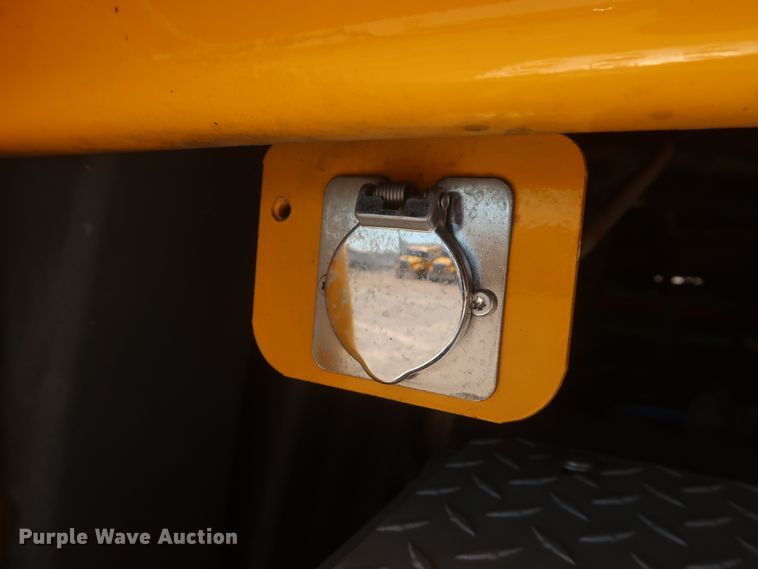 image for item IO9191 2016 Freightliner Cascadia 125  semi truck