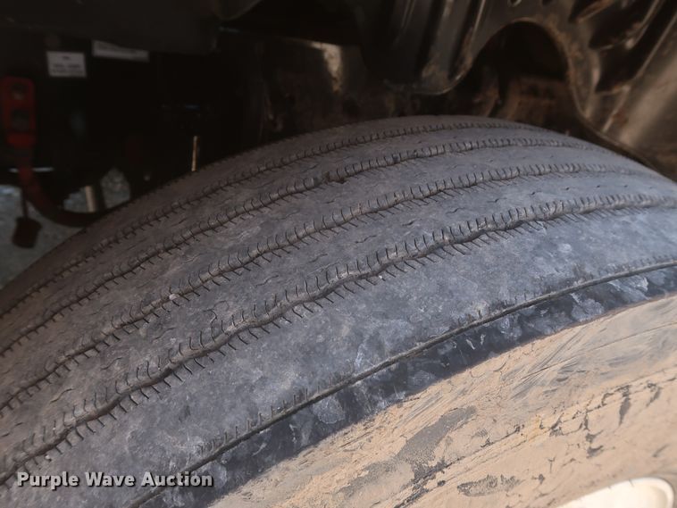 image for item IO9191 2016 Freightliner Cascadia 125  semi truck