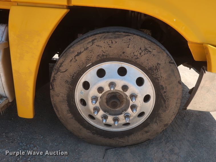 image for item IO9191 2016 Freightliner Cascadia 125  semi truck